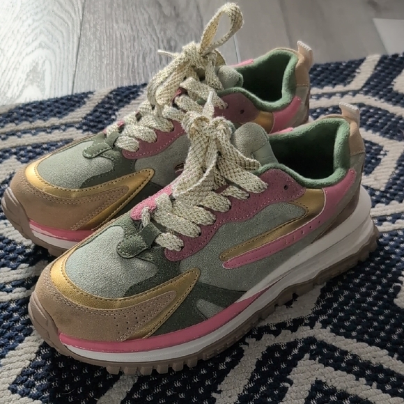 Stylish Pink and Gold Sneakers - Picture 2 of 3